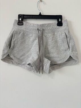 Lululemon Hit Reset Short 3” Sz 8 Heathered Vapor EUC
